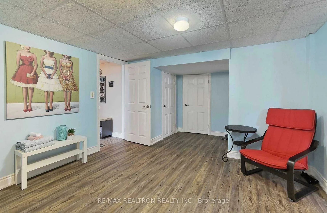 330, Gells, Crosby, Richmond Hill