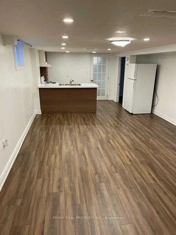 208, Axminster (Basement), Crosby, Richmond Hill