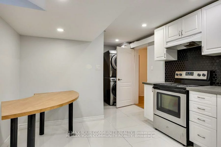 16, Orlon, South Richvale, Richmond Hill