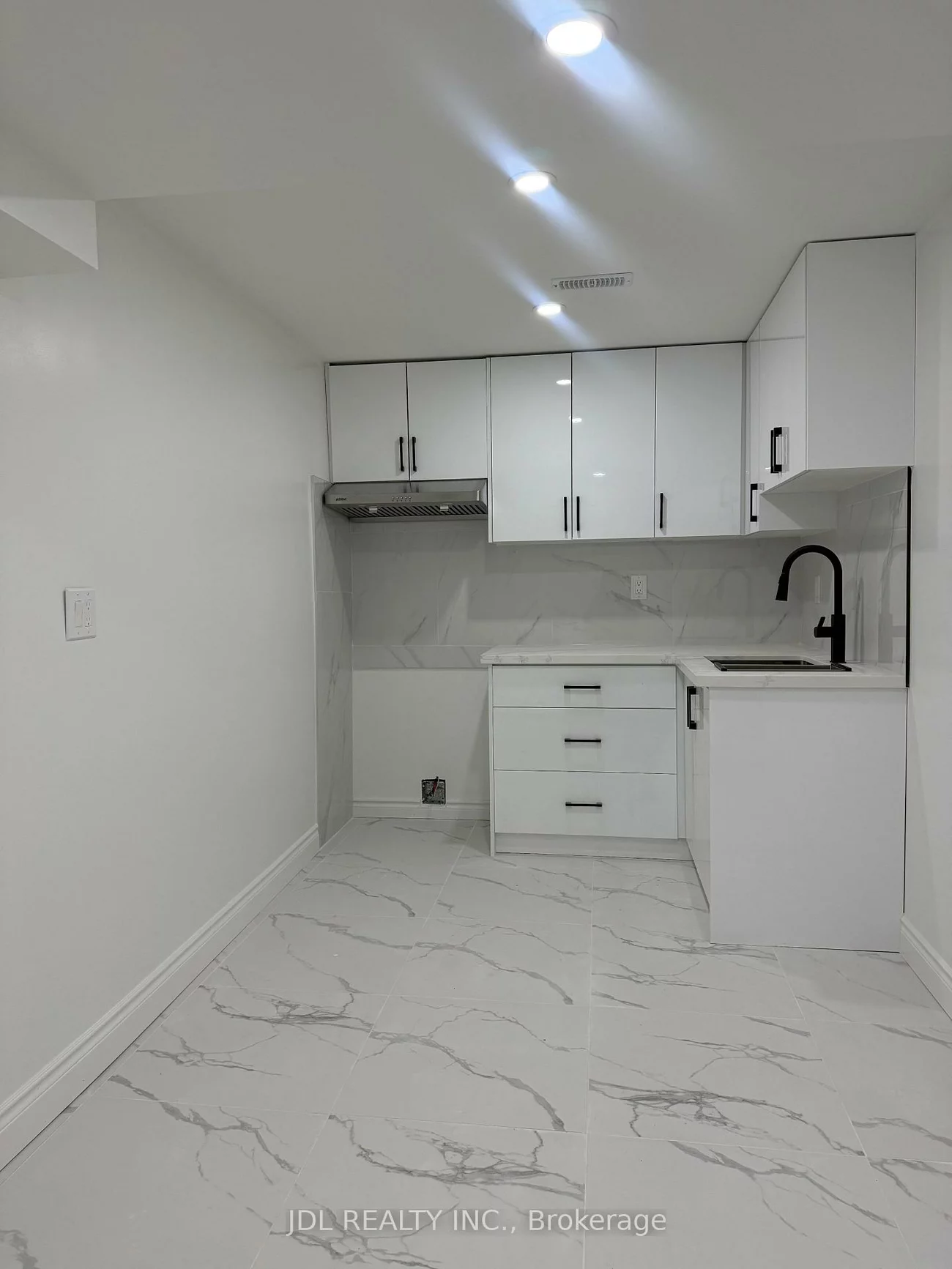 104, Bernard, Devonsleigh, Richmond Hill