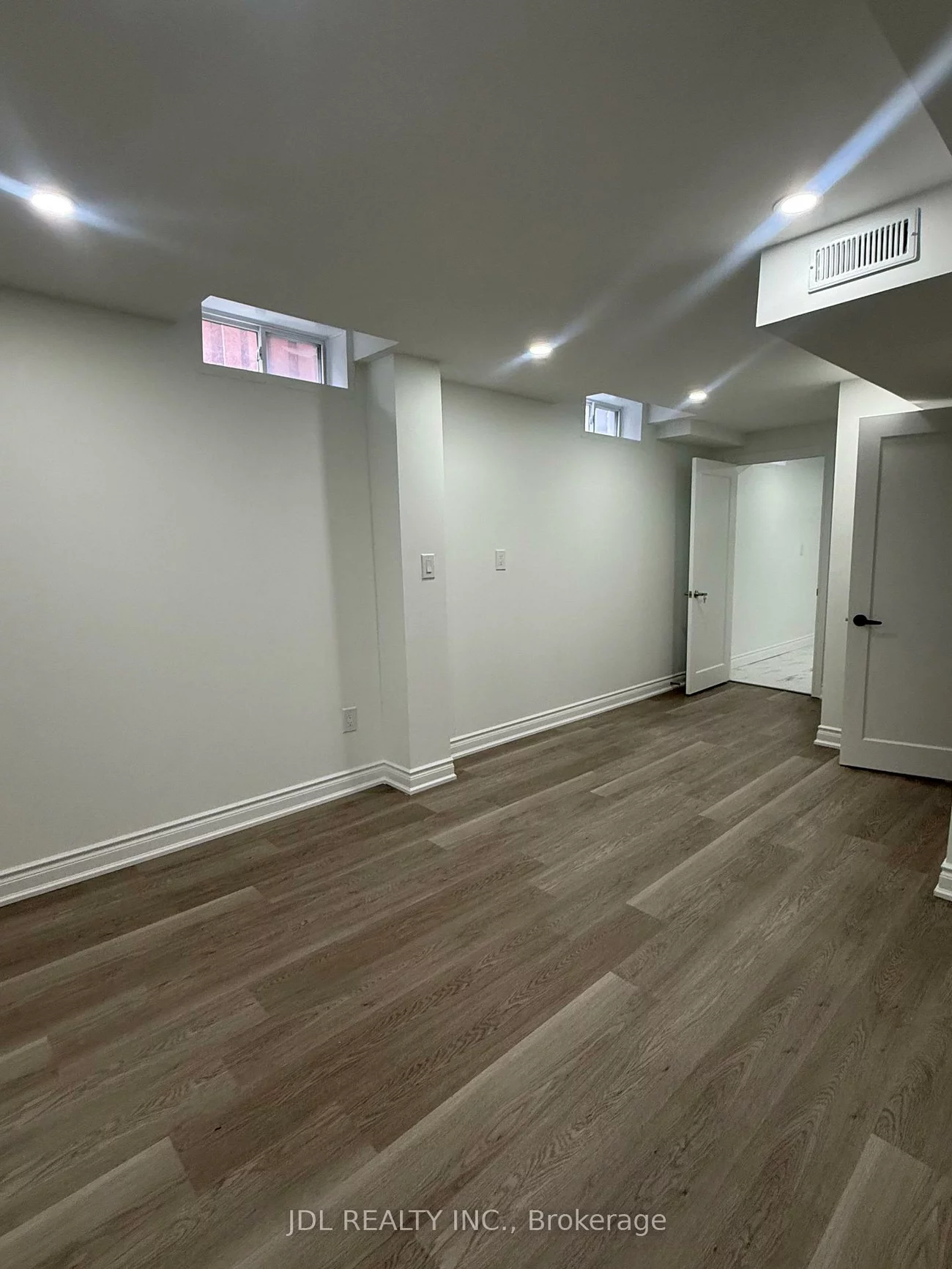 104, Bernard, Devonsleigh, Richmond Hill