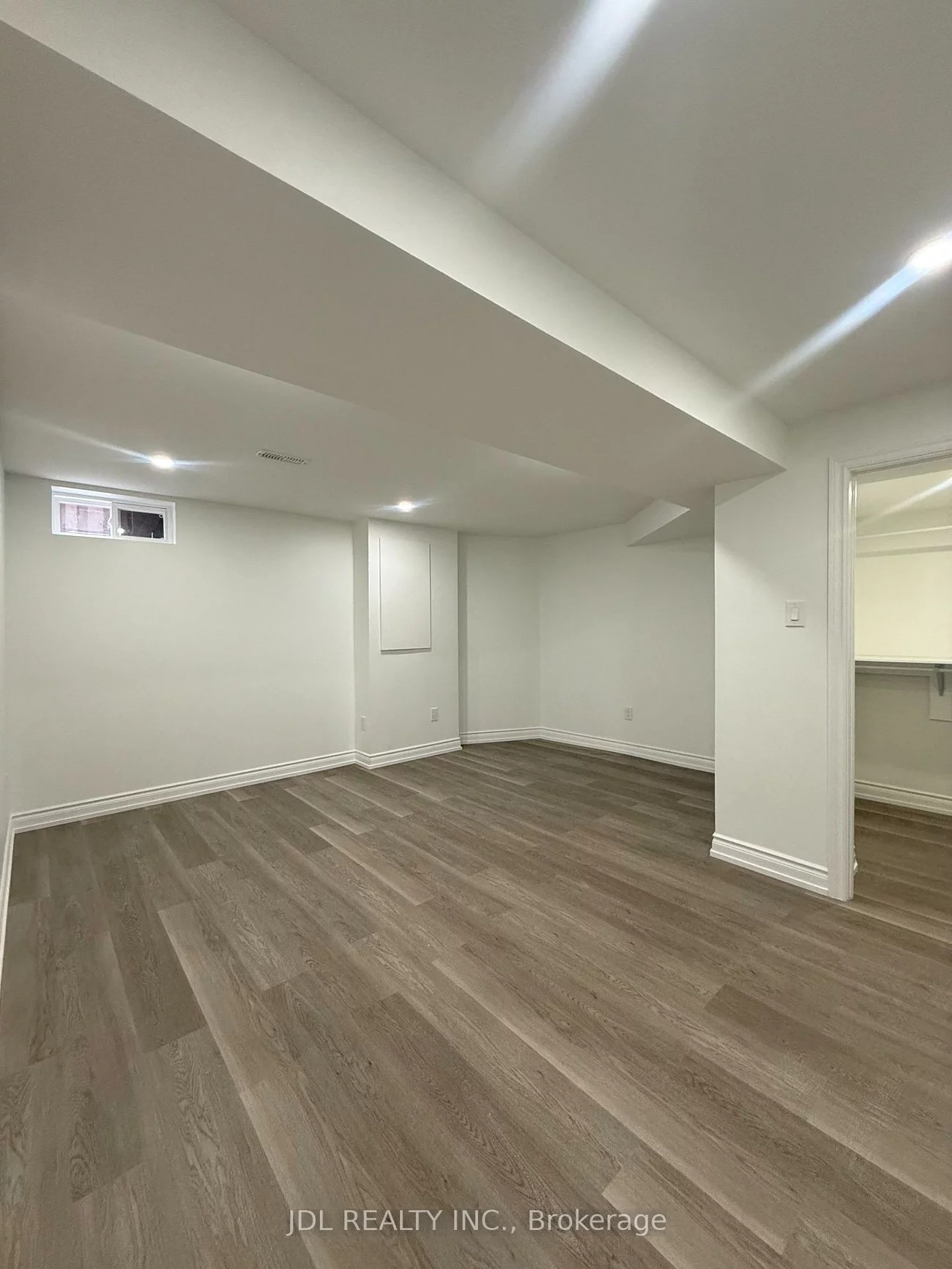 104, Bernard, Devonsleigh, Richmond Hill