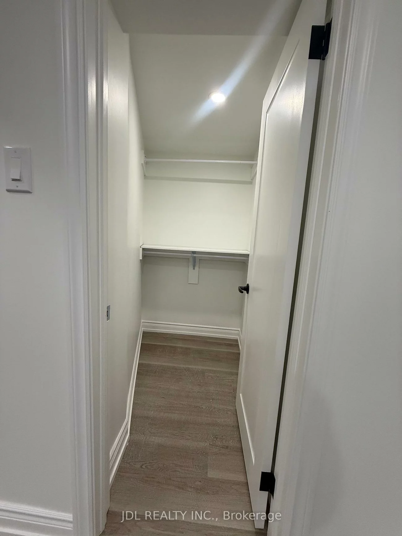 104, Bernard, Devonsleigh, Richmond Hill