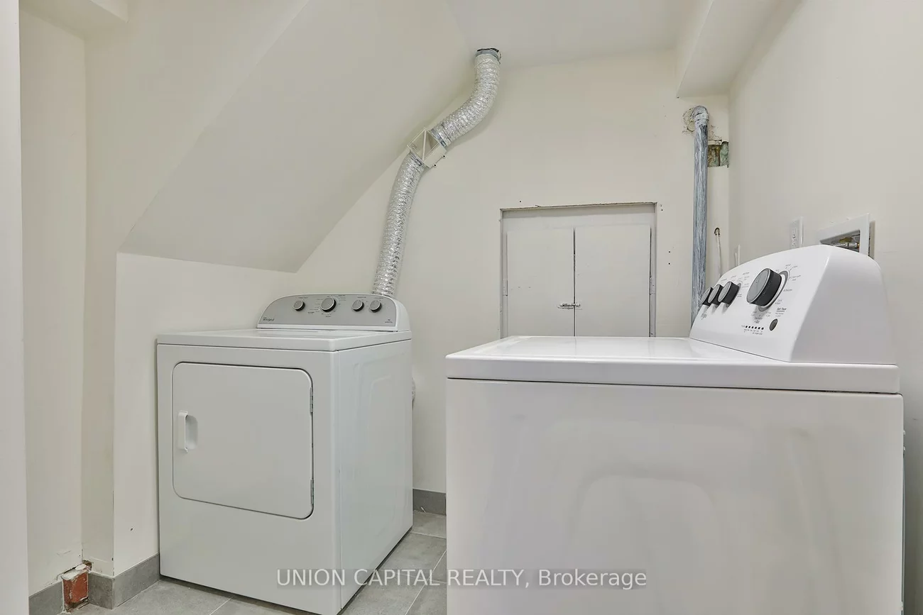 383, Neal, Crosby, Richmond Hill