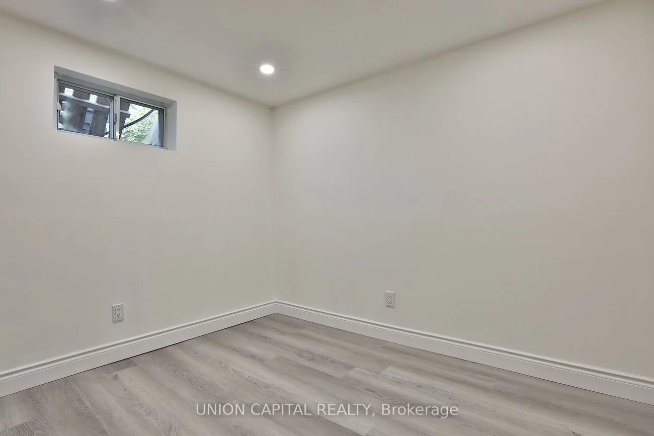 383, Neal, Crosby, Richmond Hill