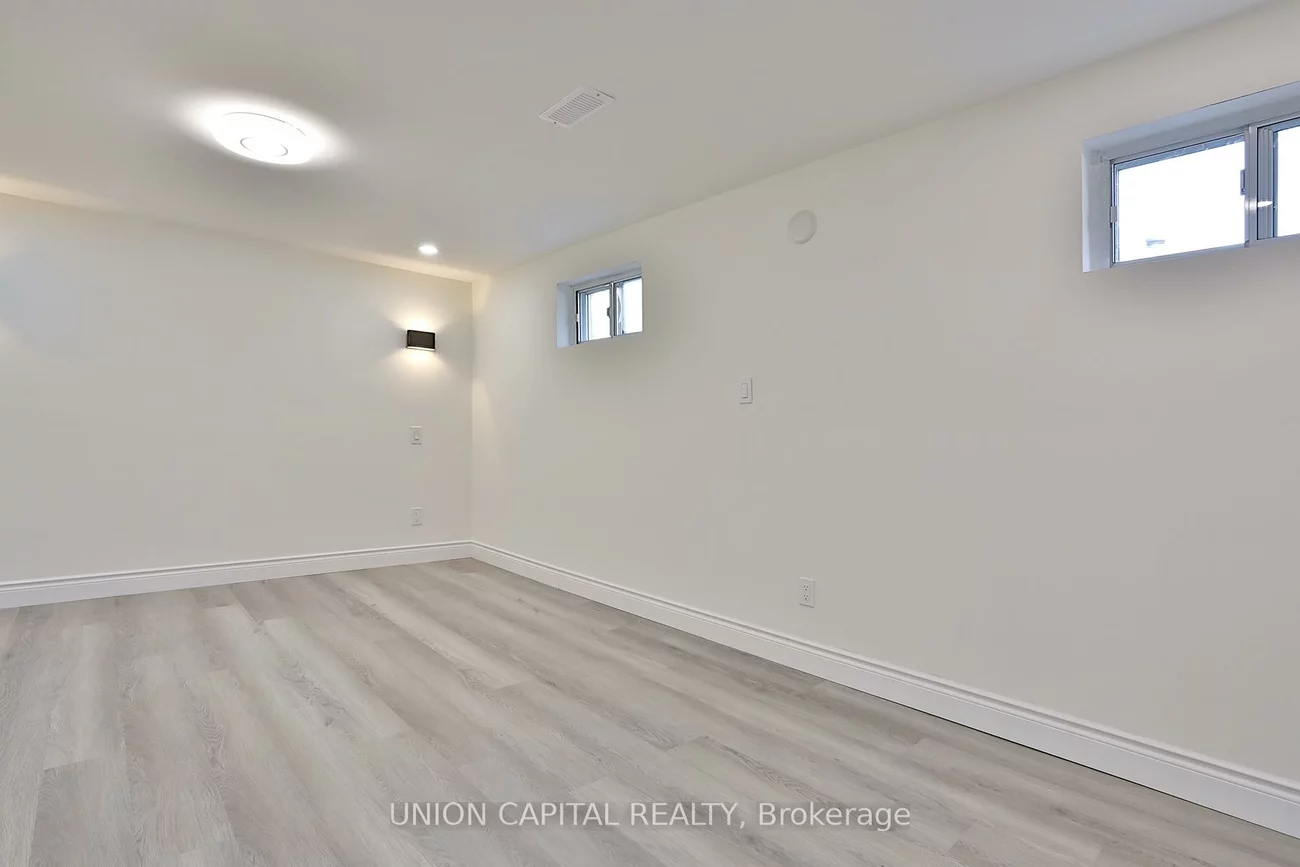 383, Neal, Crosby, Richmond Hill