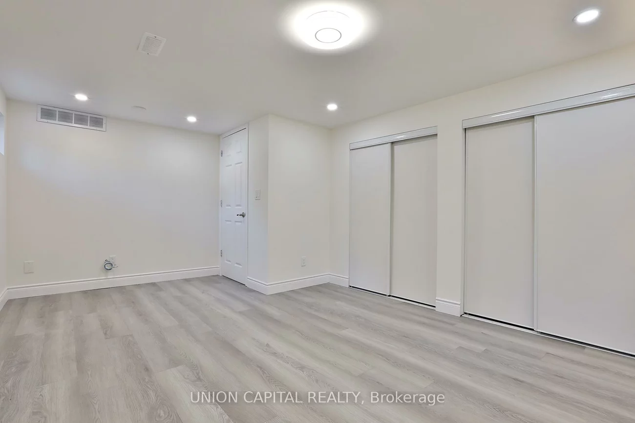 383, Neal, Crosby, Richmond Hill