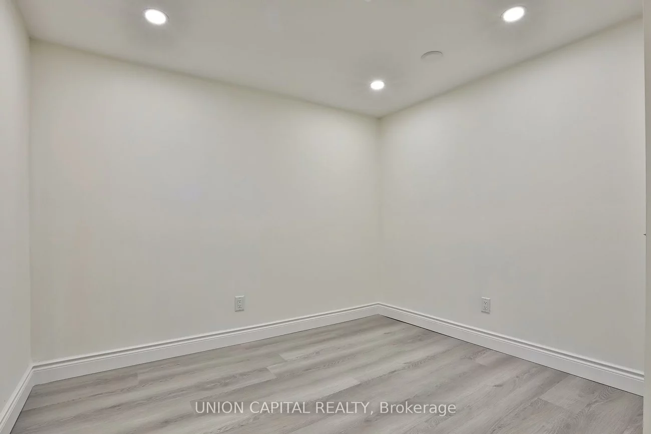 383, Neal, Crosby, Richmond Hill