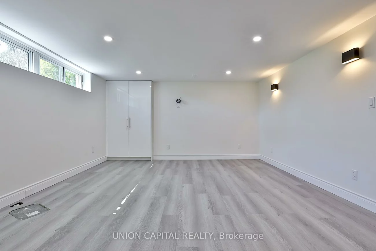 383, Neal, Crosby, Richmond Hill