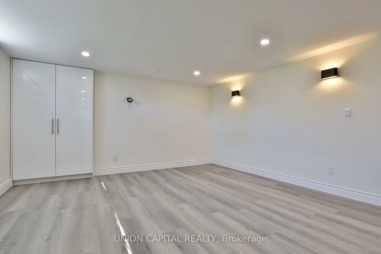 383, Neal, Crosby, Richmond Hill