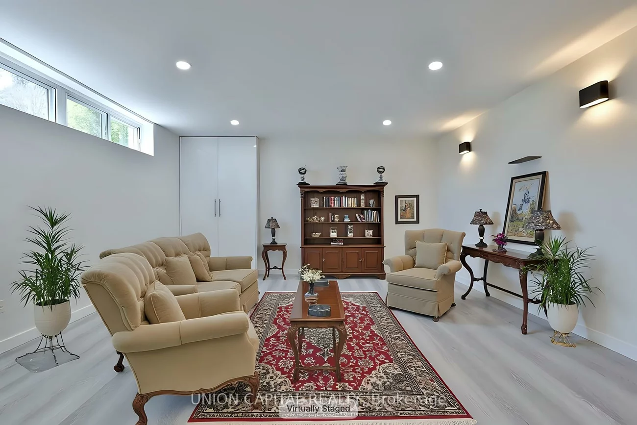 383, Neal, Crosby, Richmond Hill