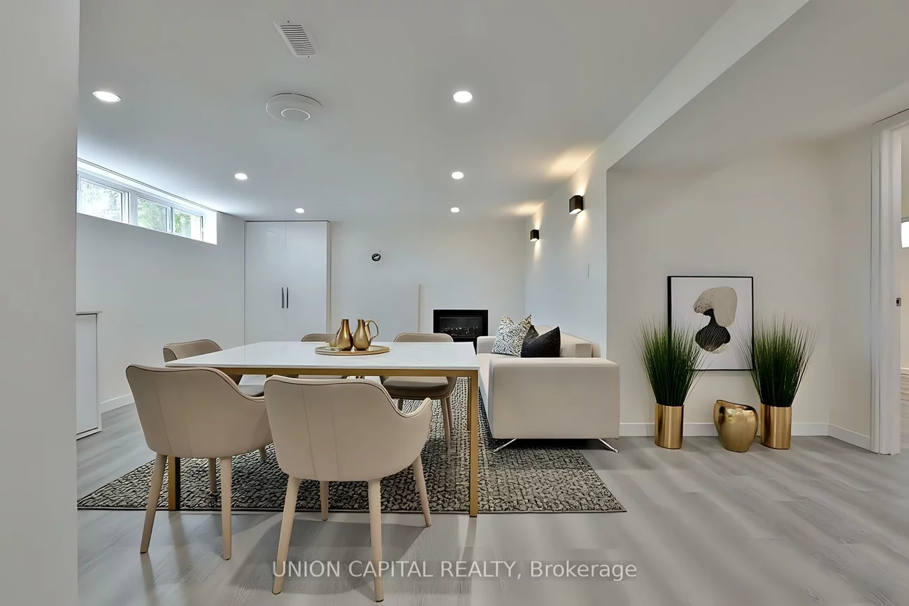 383, Neal, Crosby, Richmond Hill