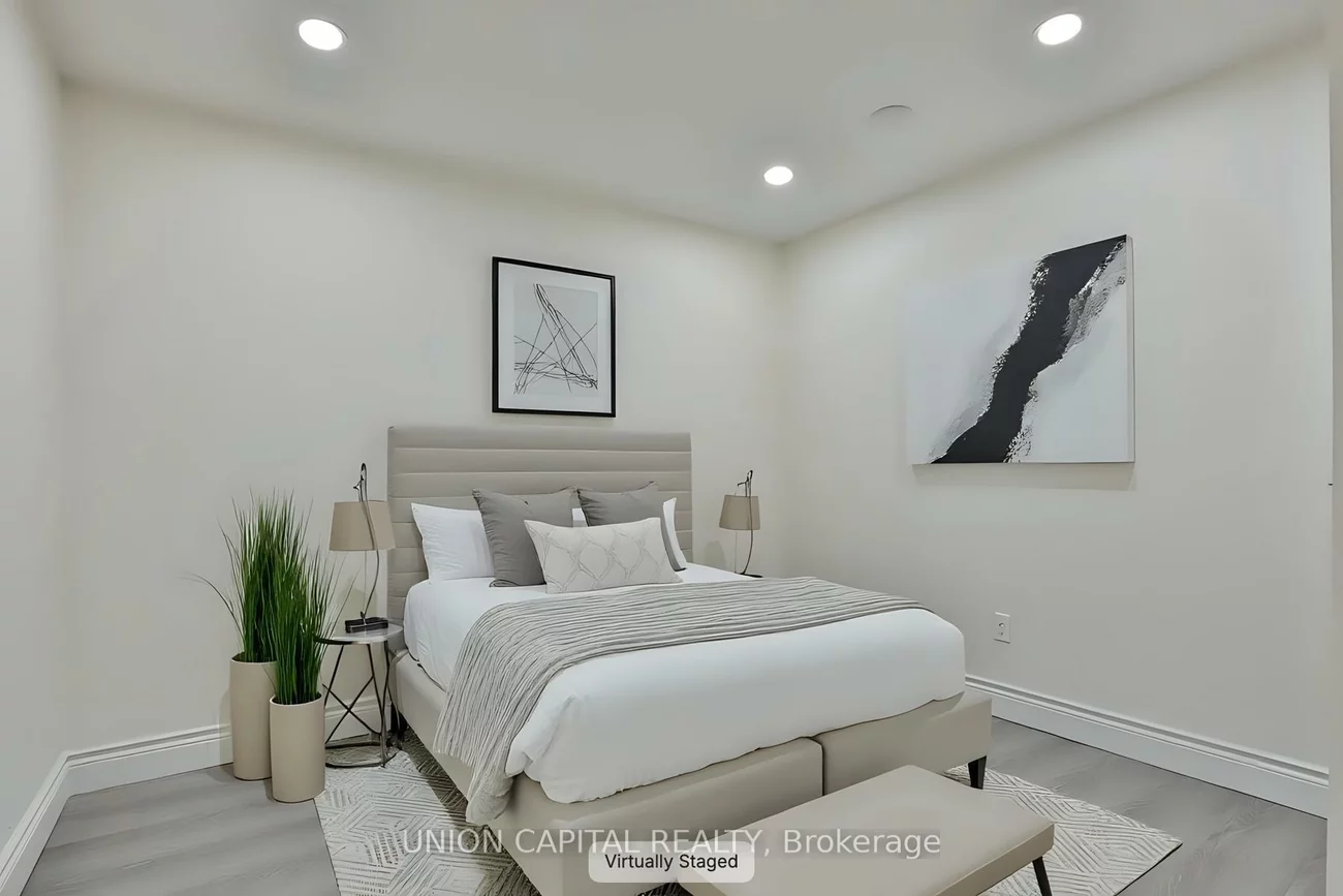 383, Neal, Crosby, Richmond Hill