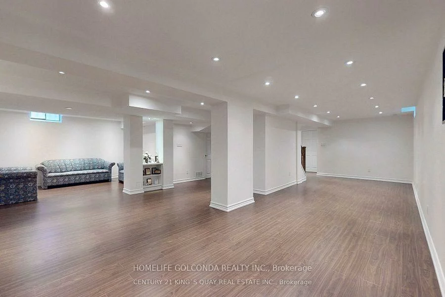 83, Berwick ( basement ), Observatory, Richmond Hill