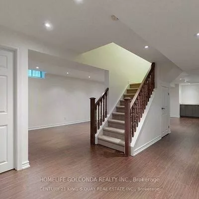 83, Berwick ( basement ), Observatory, Richmond Hill