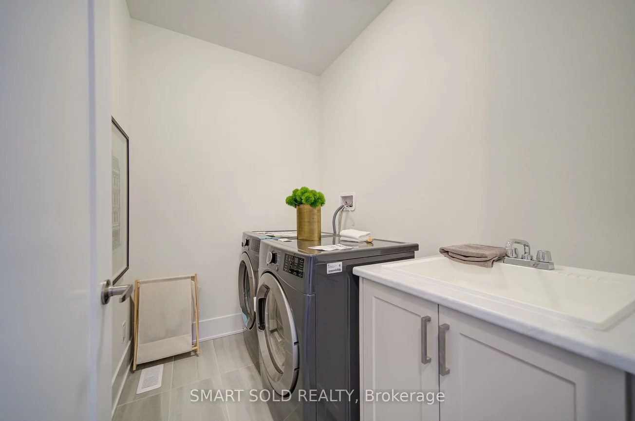 Main 438, Marybay, Crosby, Richmond Hill