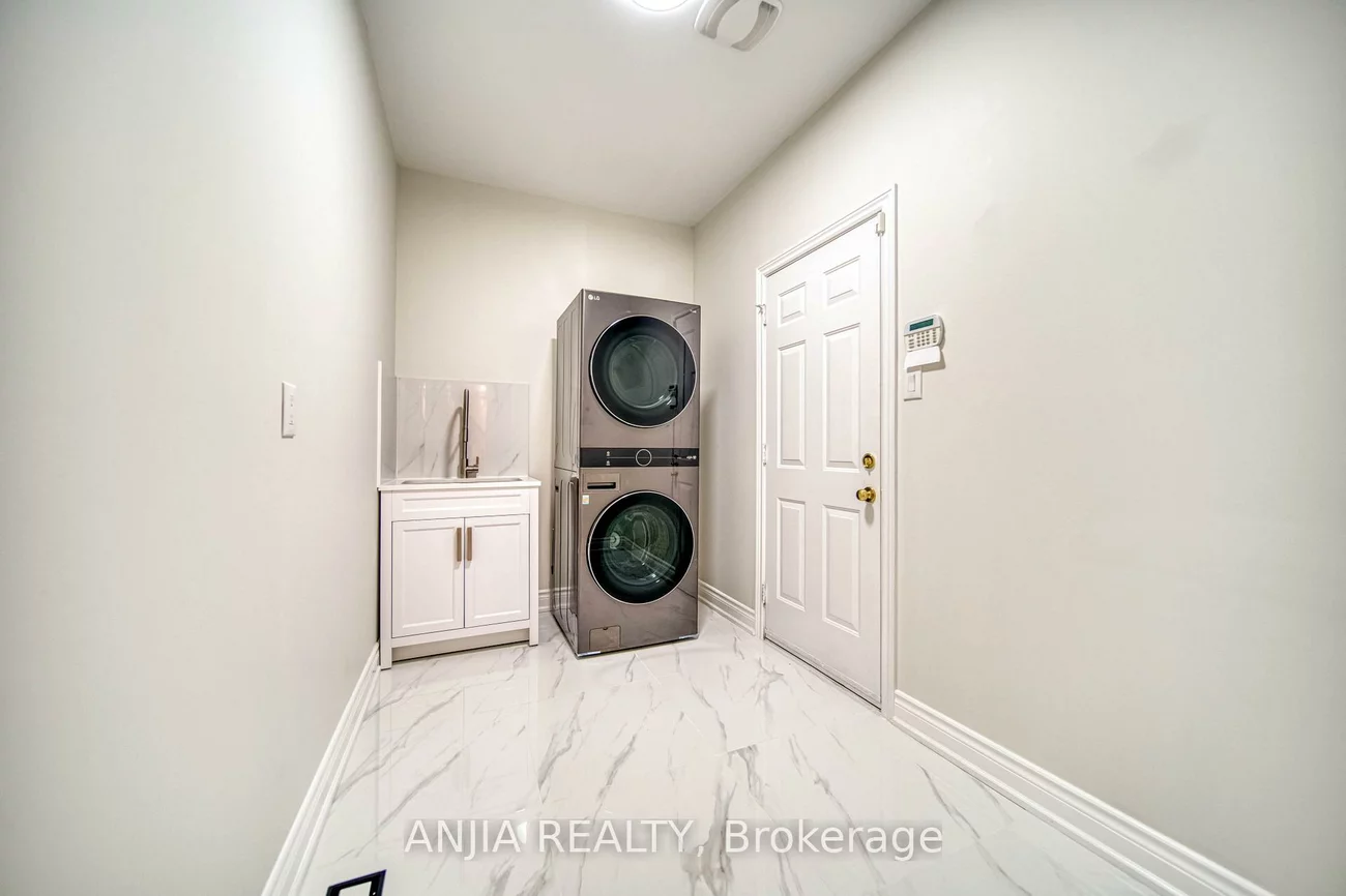 309, Tower Hill, Jefferson, Richmond Hill