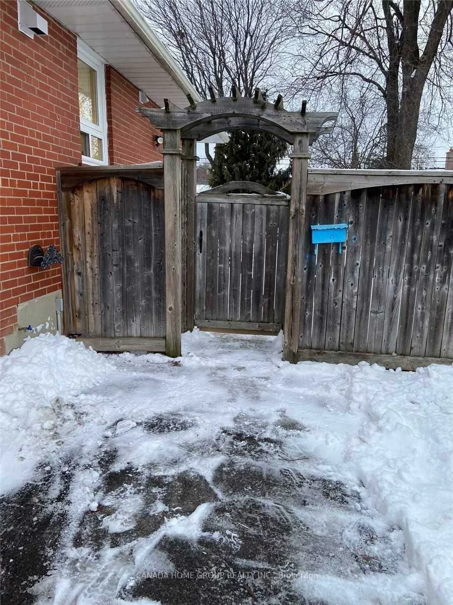 435, Lynett, Crosby, Richmond Hill