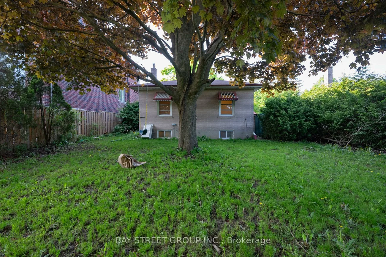 394, Centre, Crosby, Richmond Hill