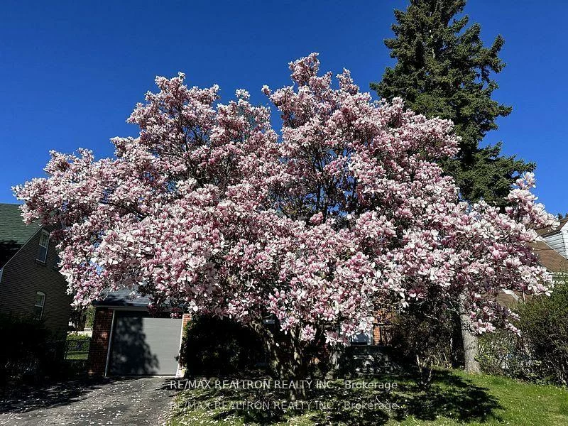 112, Lawrence, Crosby, Richmond Hill