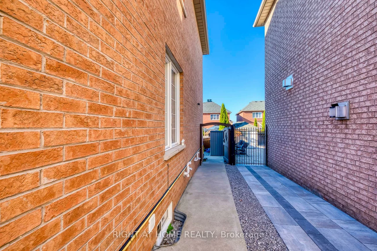 56, Barberry, Oak Ridges, Richmond Hill