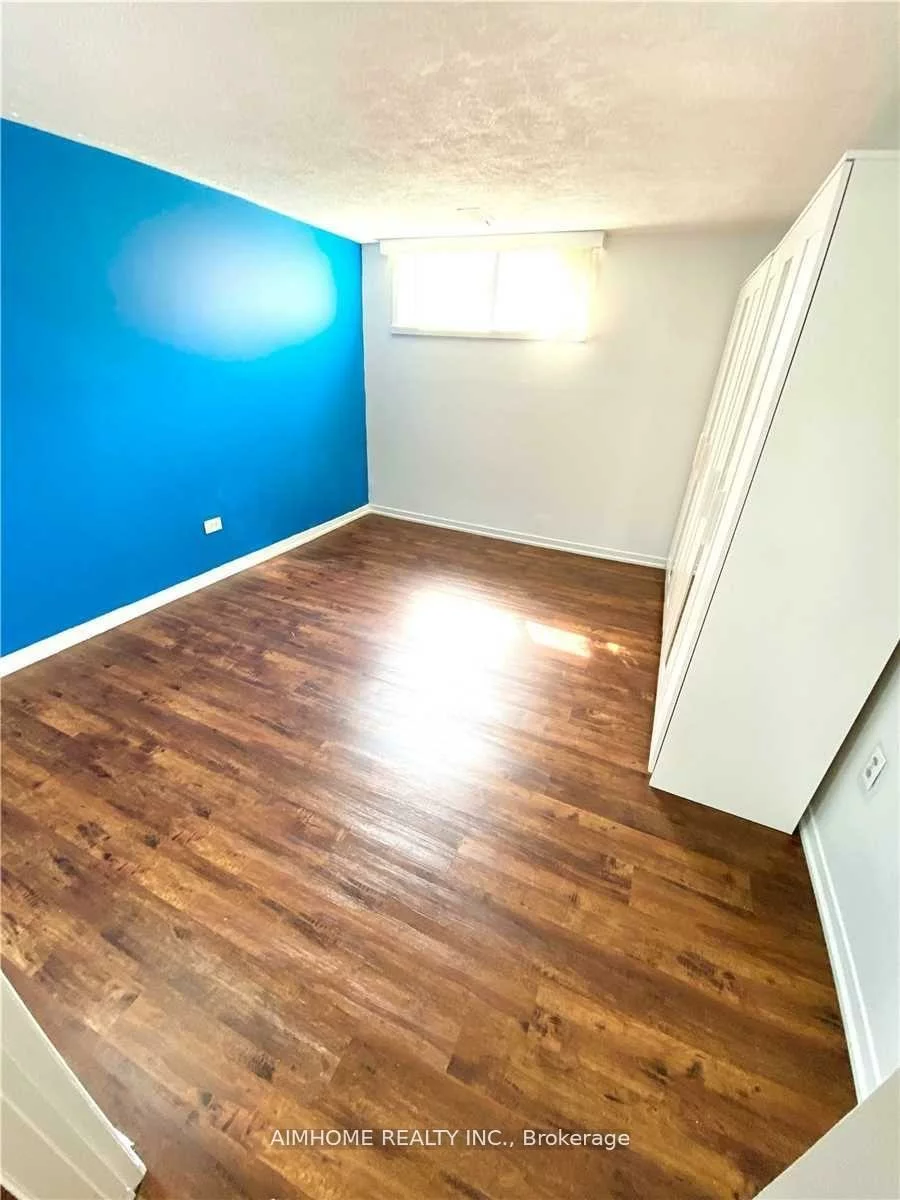 18, Rockport (Bsmt), Crosby, Richmond Hill