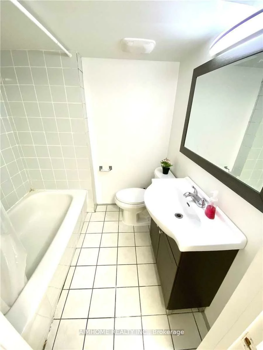 18, Rockport (Bsmt), Crosby, Richmond Hill