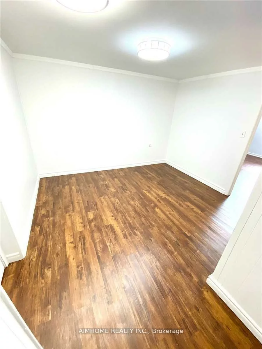 18, Rockport (Bsmt), Crosby, Richmond Hill