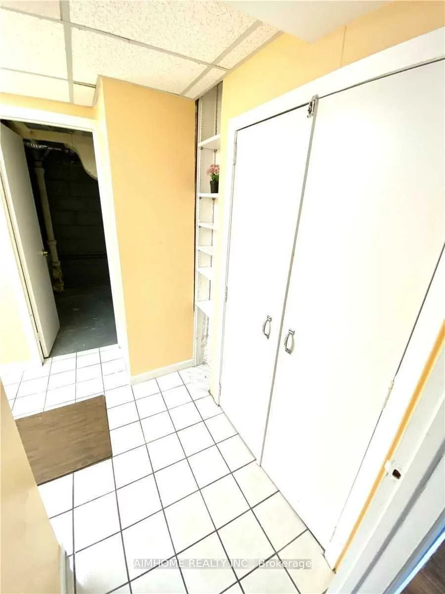 18, Rockport (Bsmt), Crosby, Richmond Hill