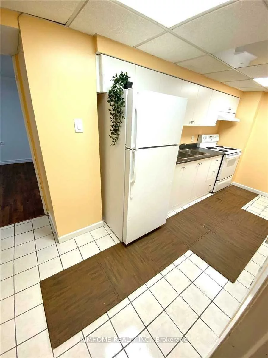 18, Rockport (Bsmt), Crosby, Richmond Hill