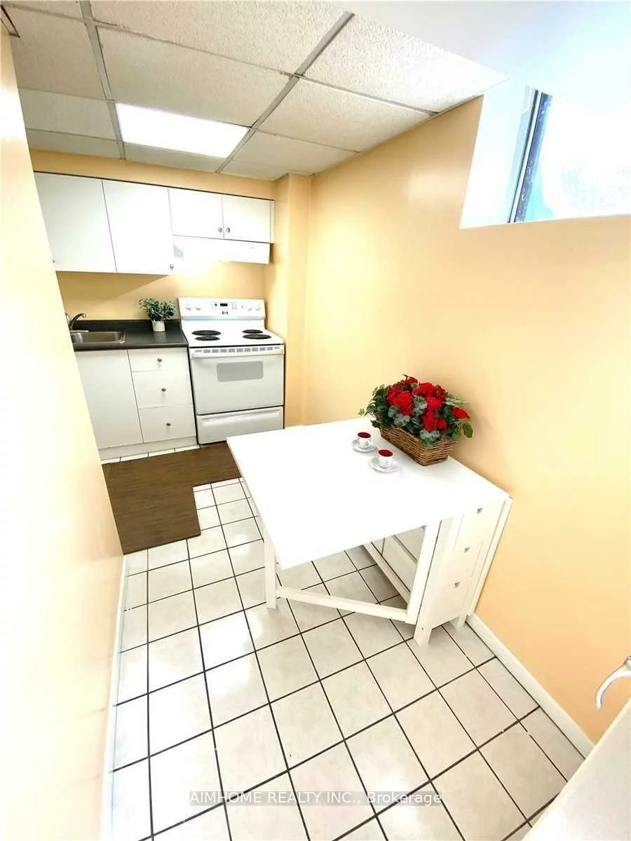 18, Rockport (Bsmt), Crosby, Richmond Hill