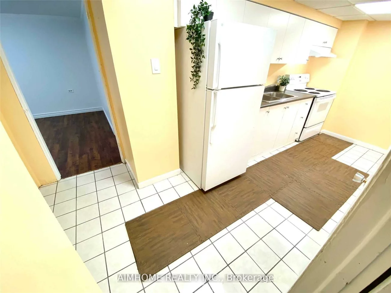 18, Rockport (Bsmt), Crosby, Richmond Hill