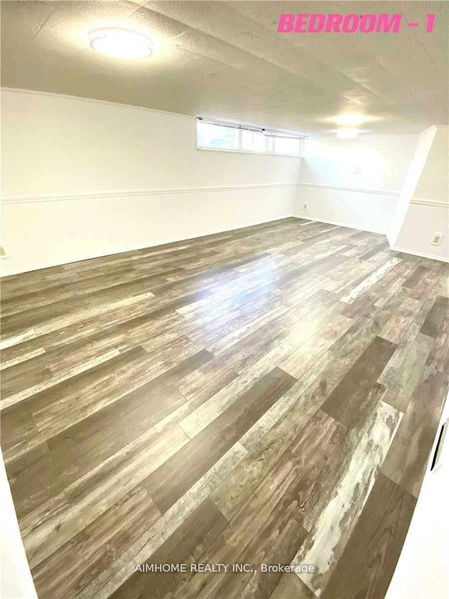 18, Rockport (Bsmt), Crosby, Richmond Hill