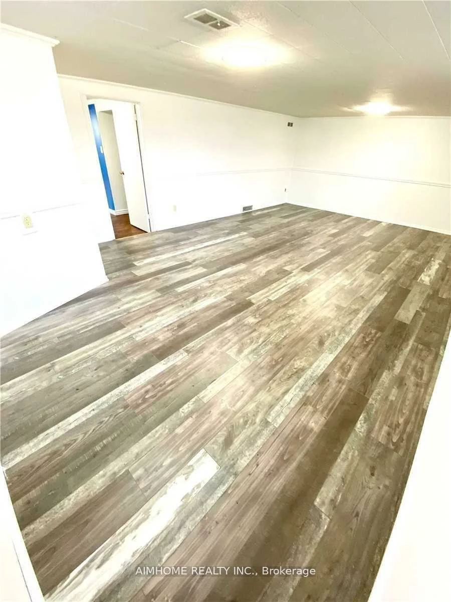 18, Rockport (Bsmt), Crosby, Richmond Hill