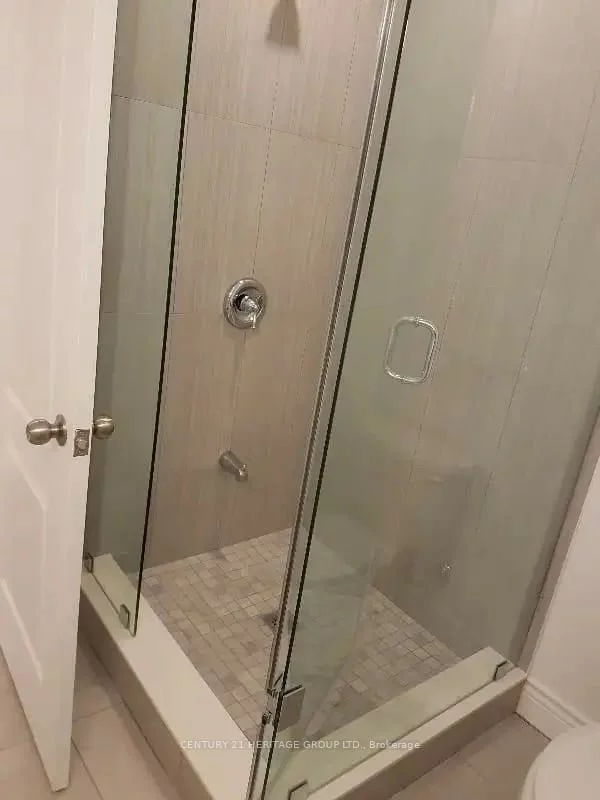 7, Tarmack, Jefferson, Richmond Hill