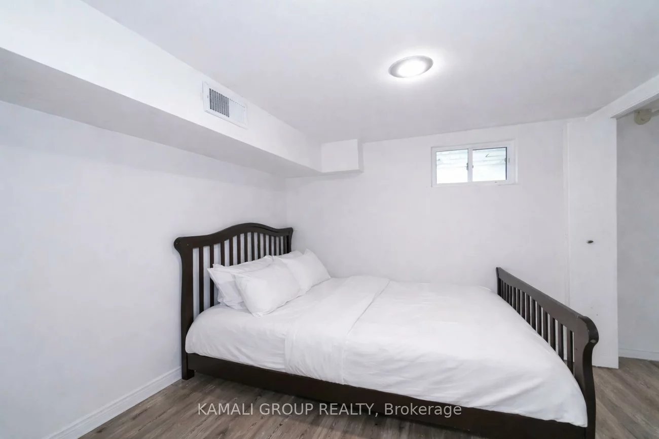 46, Centre, Crosby, Richmond Hill