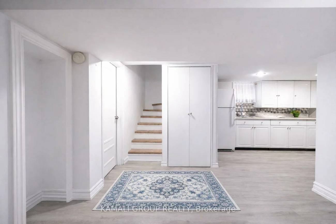 46, Centre, Crosby, Richmond Hill