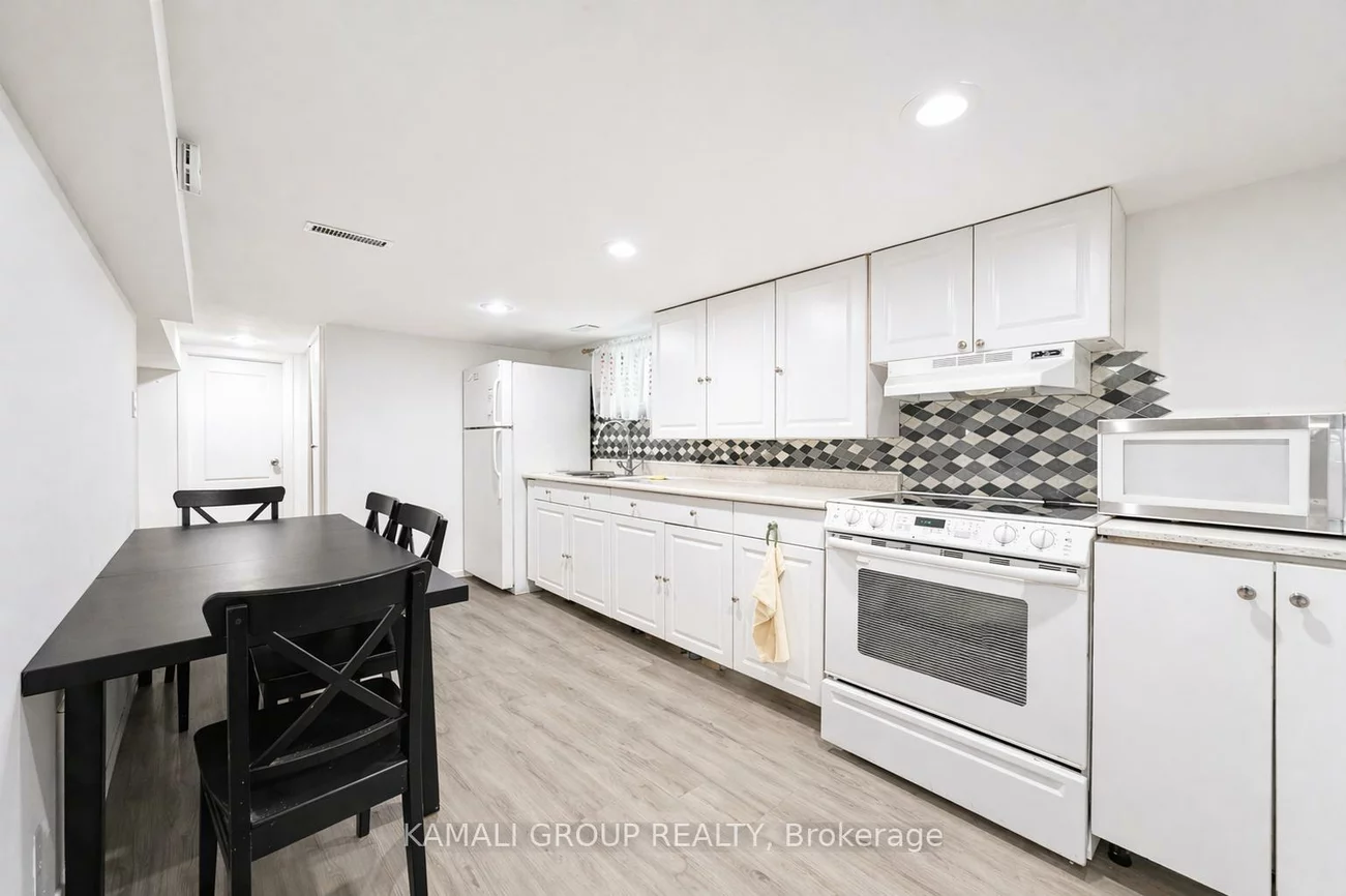 46, Centre, Crosby, Richmond Hill