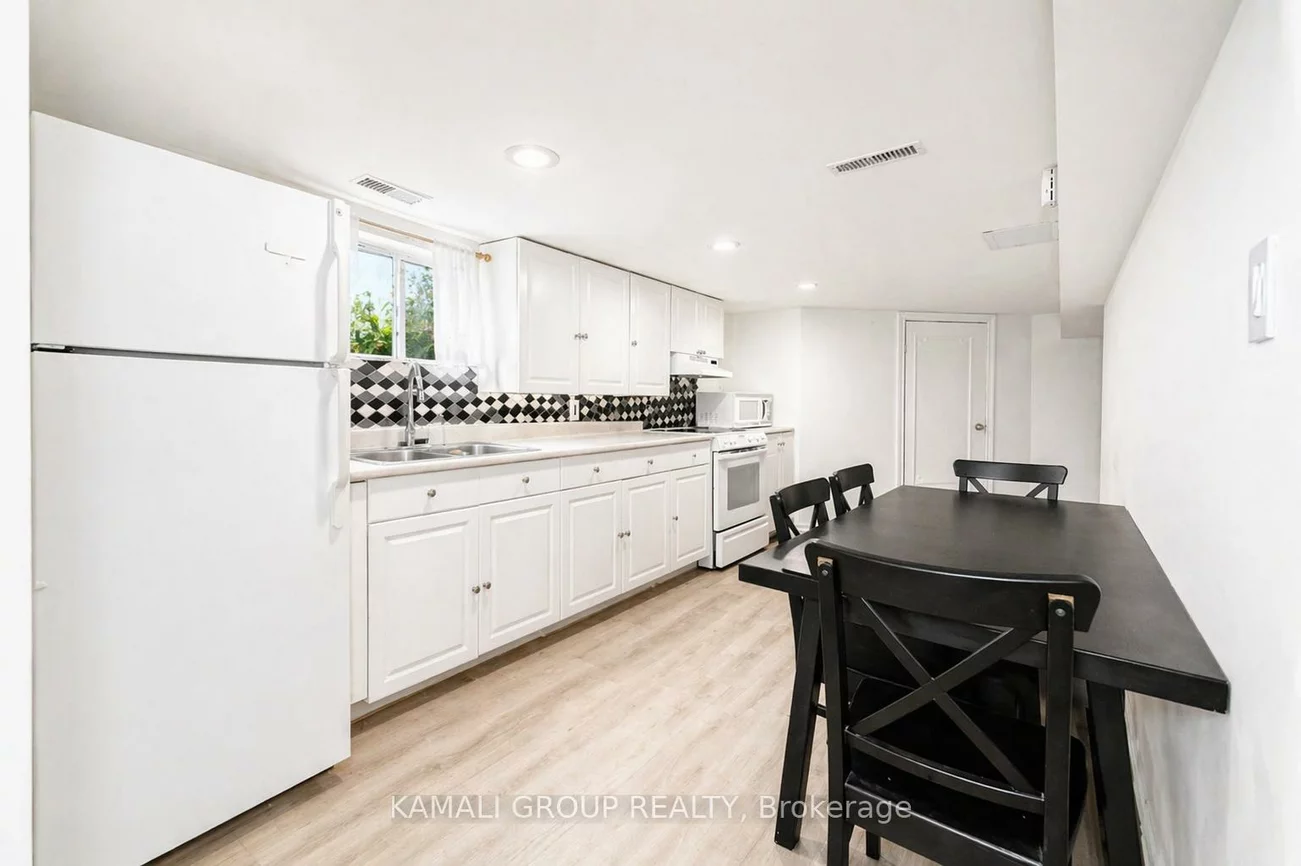 46, Centre, Crosby, Richmond Hill