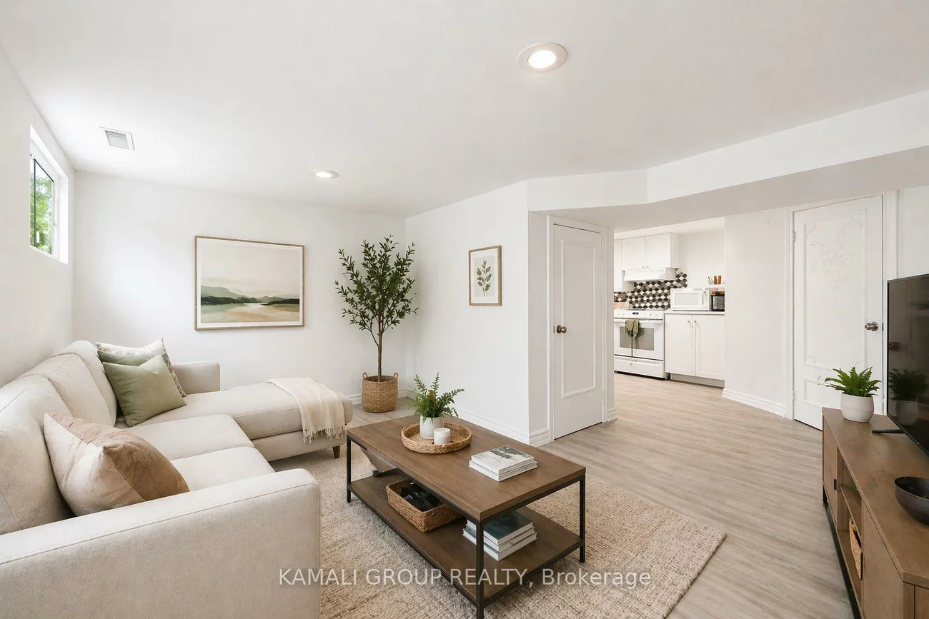 46, Centre, Crosby, Richmond Hill