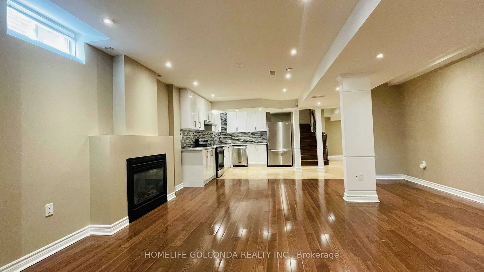 110A, Bond, Oak Ridges, Richmond Hill