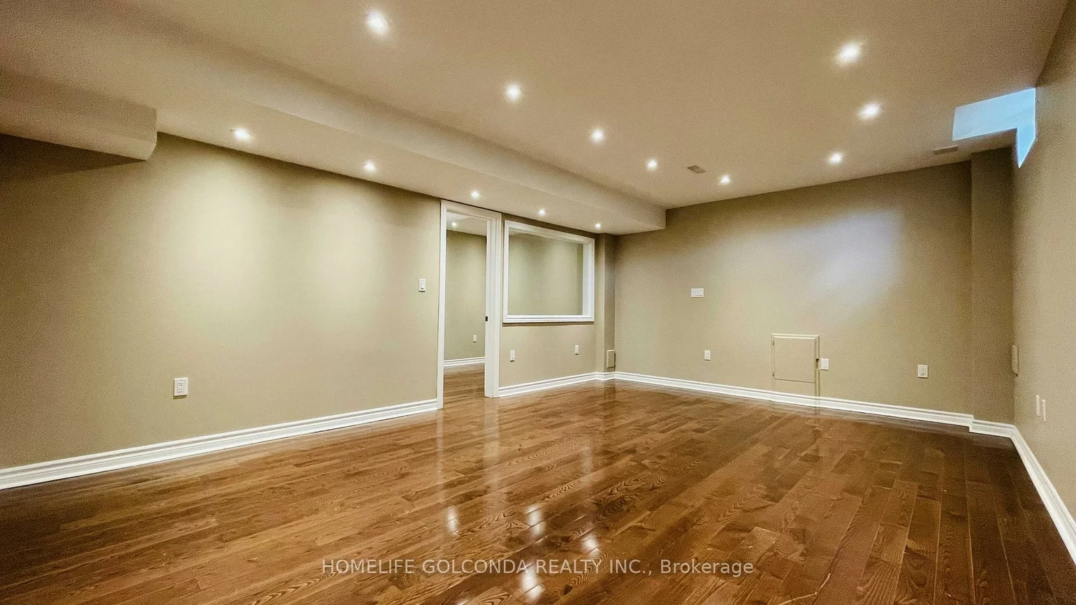 110A, Bond, Oak Ridges, Richmond Hill