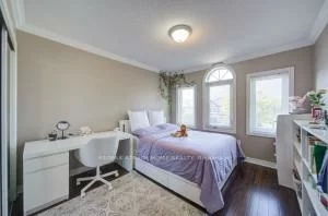 11, Farnham, Bayview Hill, Richmond Hill