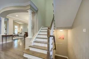 11, Farnham, Bayview Hill, Richmond Hill