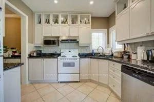 11, Farnham, Bayview Hill, Richmond Hill