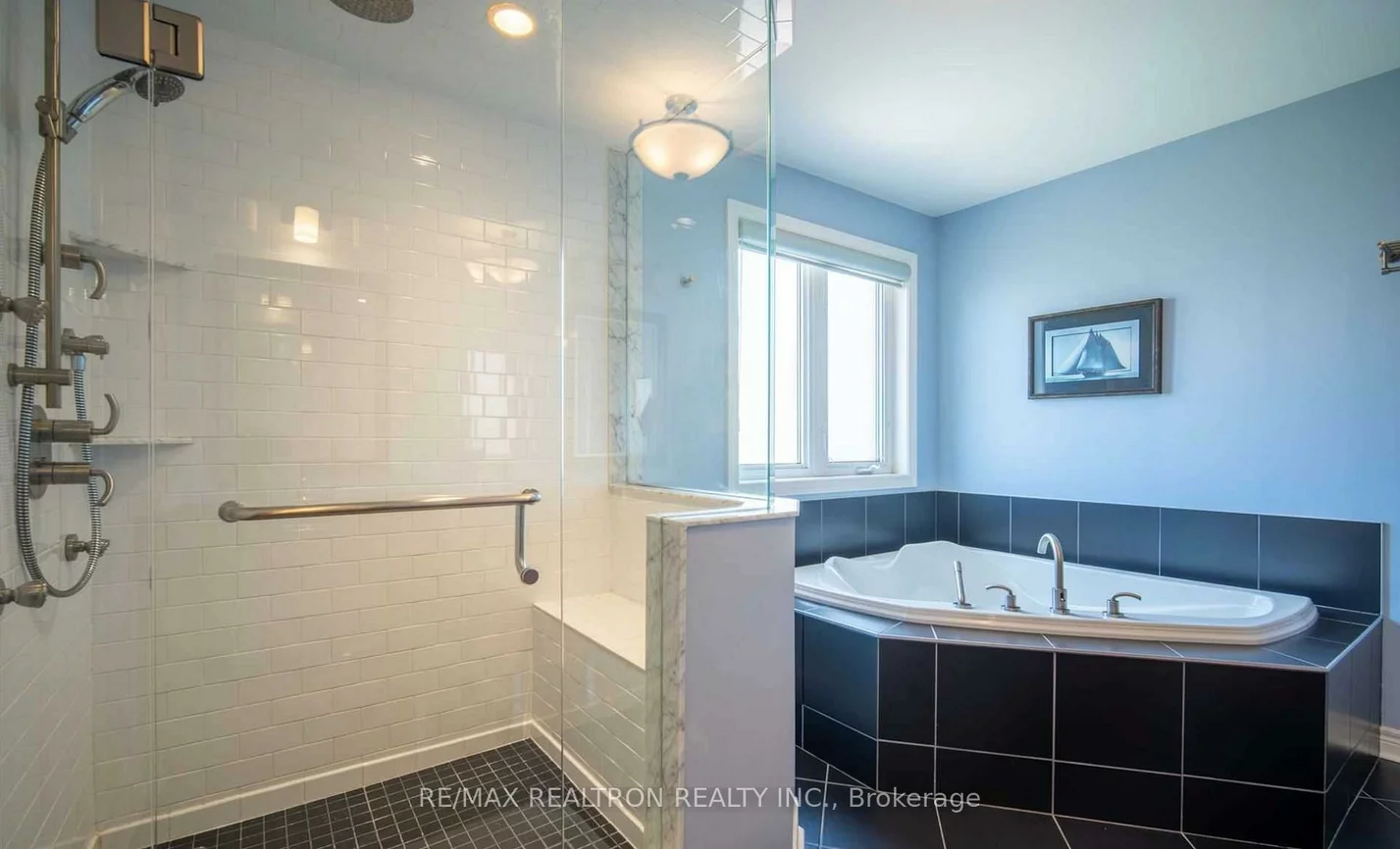 18, Ravine Edge, Jefferson, Richmond Hill
