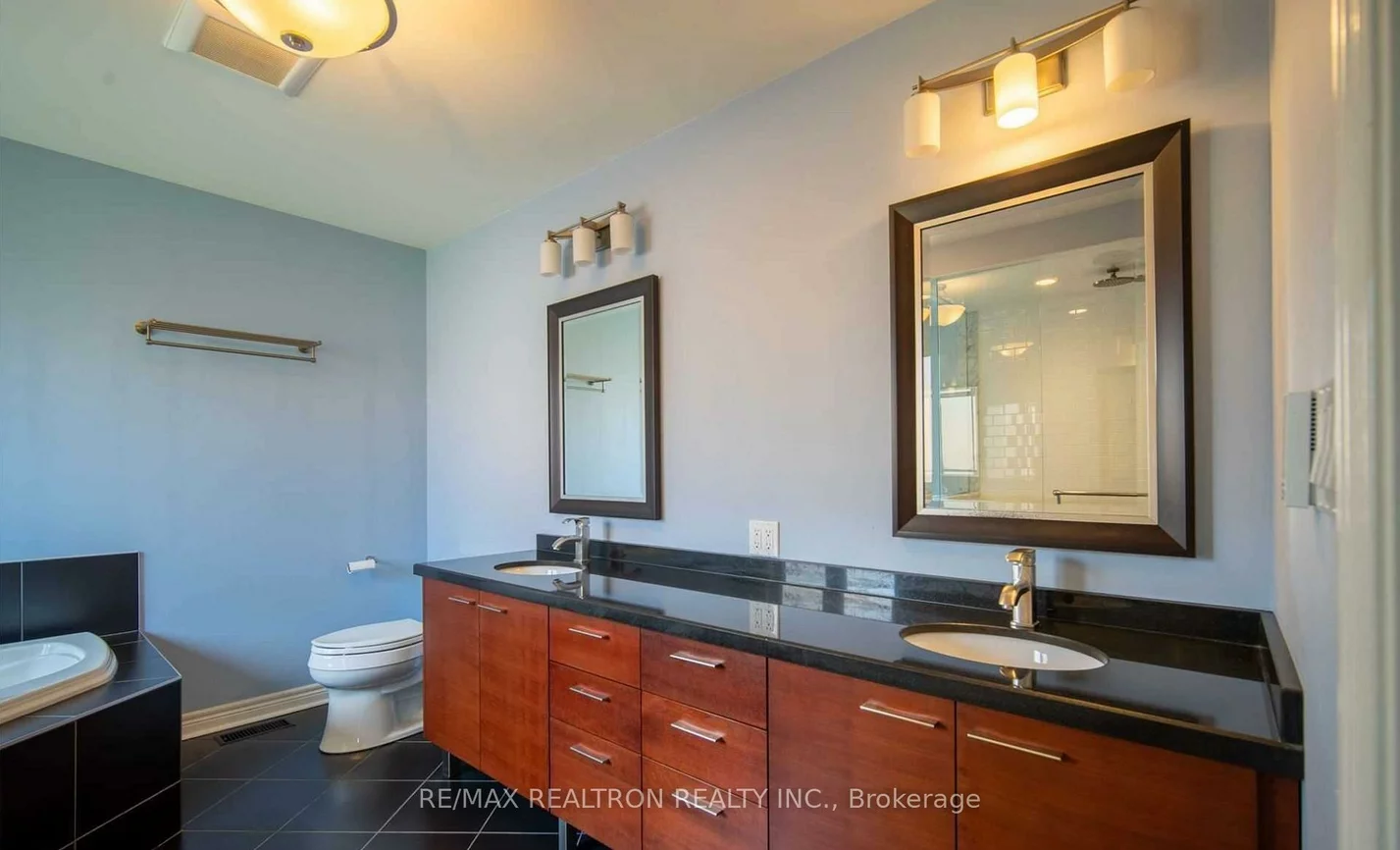 18, Ravine Edge, Jefferson, Richmond Hill