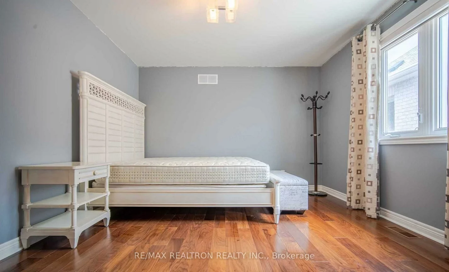 18, Ravine Edge, Jefferson, Richmond Hill
