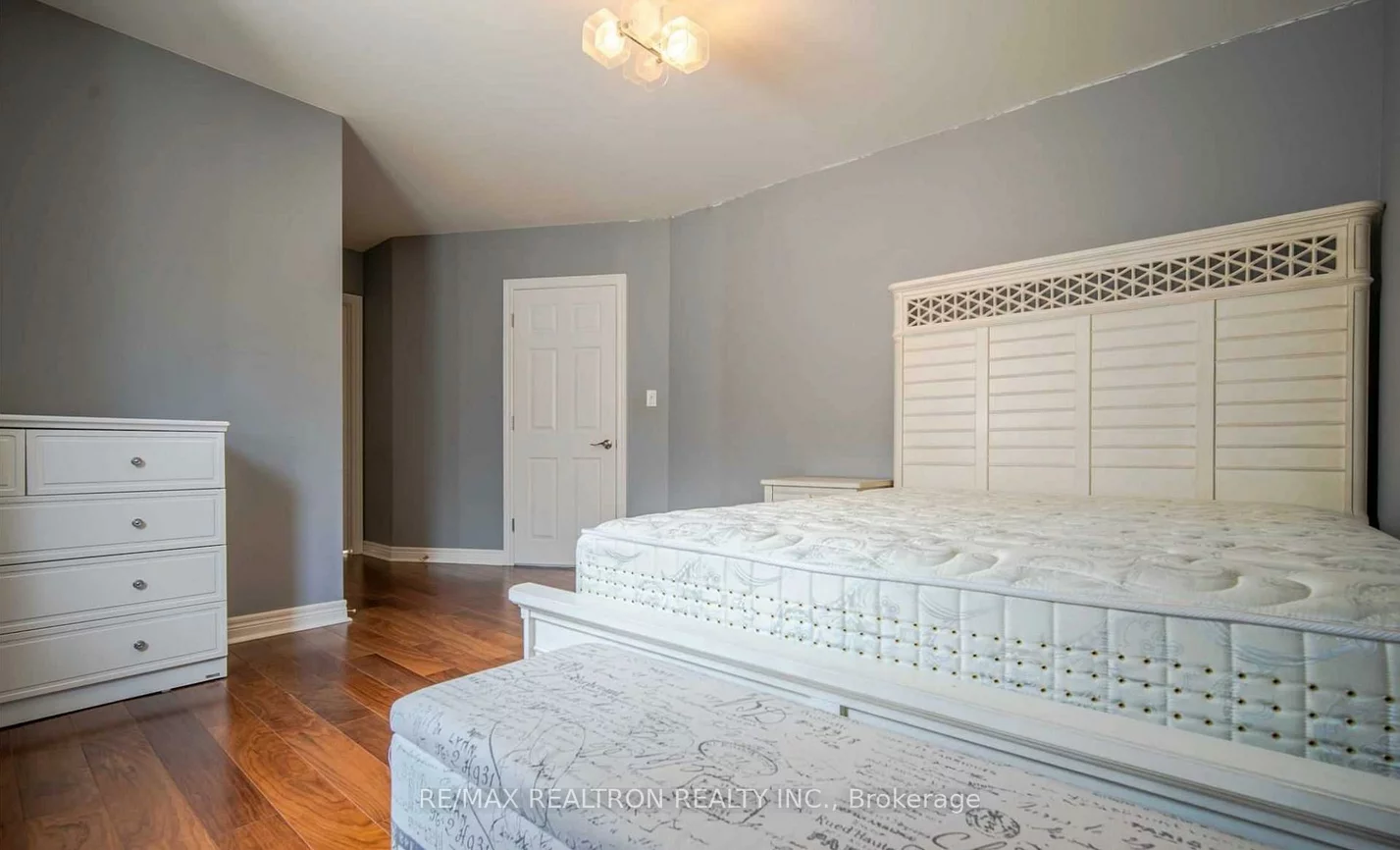 18, Ravine Edge, Jefferson, Richmond Hill
