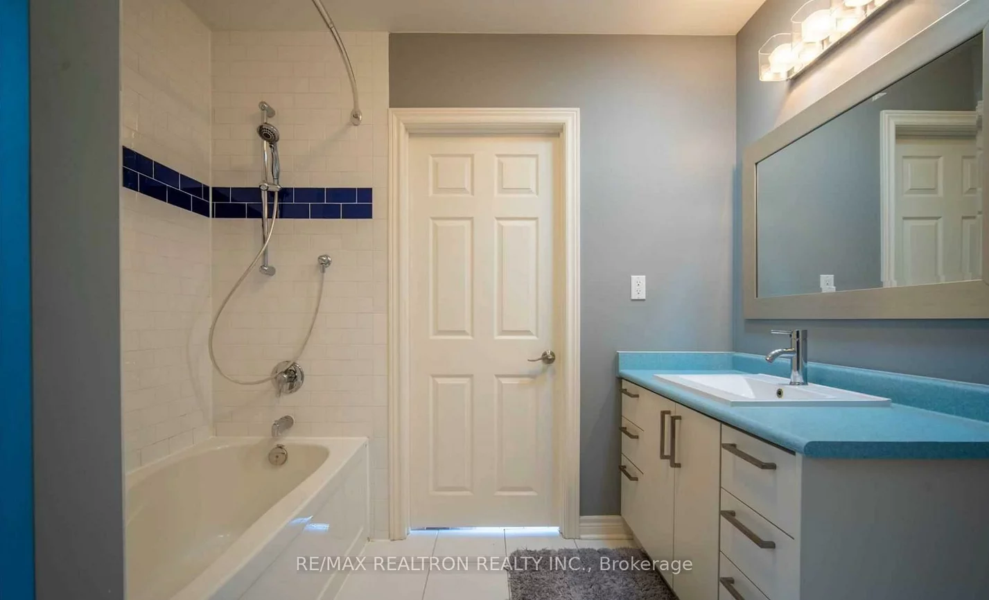 18, Ravine Edge, Jefferson, Richmond Hill